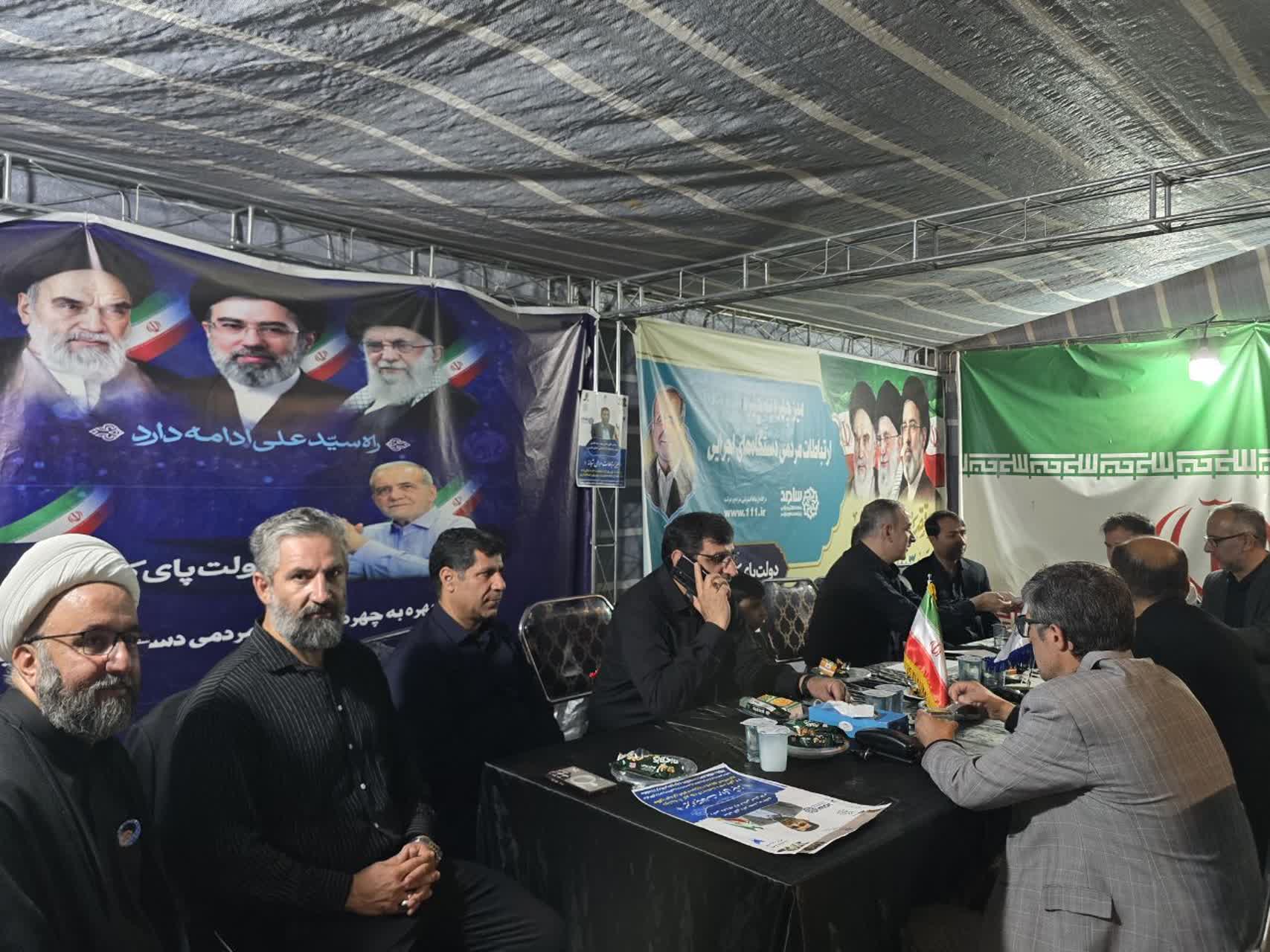 برپایی میز خدمت دانشگاه آزاد اسلامی واحد شیراز برپایی میز خدمت دانشگاه آزاد اسلامی واحد شیراز