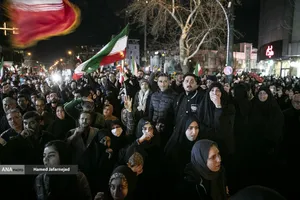 عزاداری شهادت رهبر انقلاب در چهارراه کوکاکولا خیابان پیروزی تهران