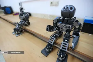 بازدید بیژن رنجبر رییس دانشگاه آزاد اسلامی از دستاورد های علمی و روباتیک دانشگاه آزاد اسلامی واحد یزد