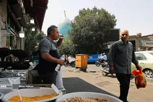 نوشیدن آب در گرمای تابستان