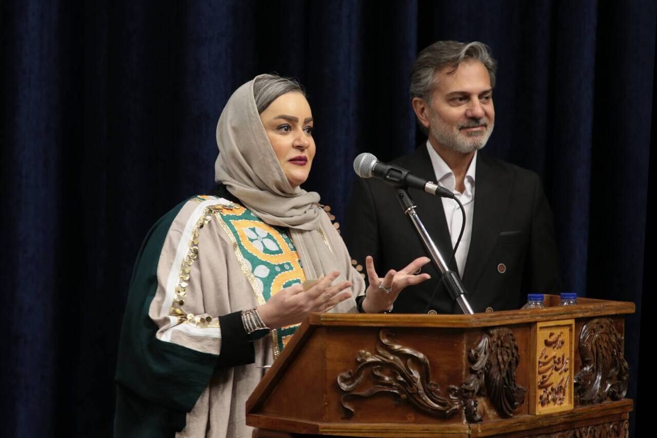 نعیمه نظام دوست: وطن یعنی جای جایش خون شهیدان