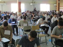 رقابت نفس‌گیر ۱۱۵۴ داوطلب کنکور سراسری در گرمای شدید تابستان در دانشگاه آزاد ماکو