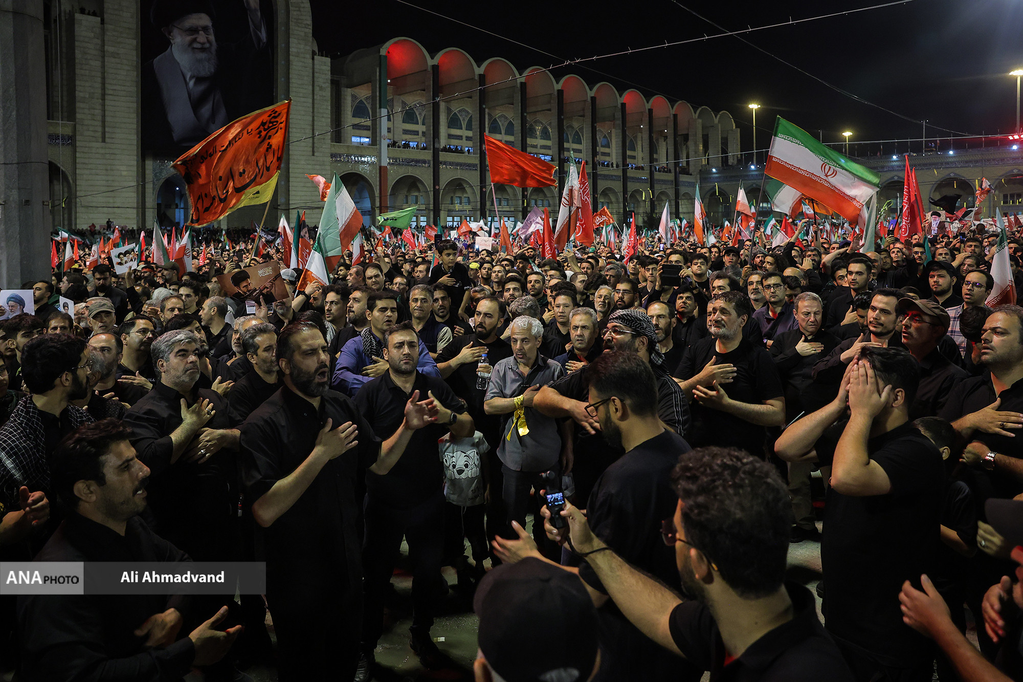 دومین روز وداع با رهبر شهید انقلاب؛ دعوت از مردم برای حضور در آیین اقامه نماز بر پیکر مطهر