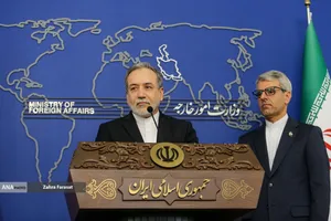 حضور سیدعباس عراقچی وزیر امورخارجه بمناسبت روز خبرنگار در جلسه هفتگی سخنگوی وزارت خارجه