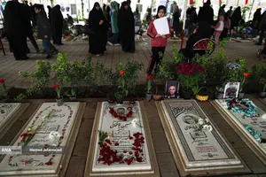 اولین جمعه سال جدید گلزار شهدای حملات تروریستی آمریکایی - صهیونی در جنگ رمضان - قطعه 42 بهشت زهرا(س)