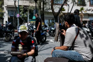 شهدت طهران هذا الأسبوع درجات حرارة بلغت 40 درجة مئوية، واجتاحت موجة صيف حارقة العاصمة.