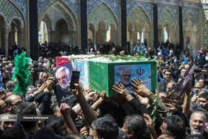 تشییع و تدفین پیکر مطهر دانشمند هسته&zwnj;ای شهید محمدمهدی طهرانچی رییس دانشگاه آزاد اسلامی و همسر گرانقدرش شهیده مژگان قراویری در حرم حضرت عبدالعظیم حسنی(ع)