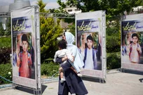 اجرای هنری به یاد دانش‌آموزان شهید مدرسه میناب