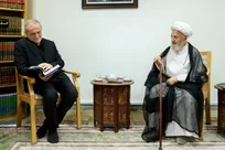 پزشکیان: دولت همه ظرفیت‌ها را برای کاهش مشکلات مردم به کار گرفته است/ آیت‌الله سبحانی: توجه به معیشت مردم و حفظ انسجام ملی از ضرورت‌های امروز کشور است