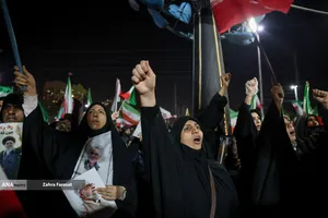 وداع با پیکر شهدای ناوشکن دنا در میدان دریاچه