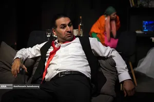 نمایش &laquo;لحظه درنگ می&zwnj;کند&raquo;