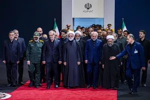 ادای احترام سران سه قوه ، مقامات و مسئولان خارجی به پیکر امام شهید 
