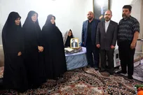 تأکید رئیس مرکز شاهد دانشگاه آزاد بر صبر الهی و مقام شهدا در دیدار با خانواده شهید حبیبی