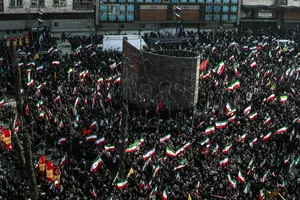 بیعت مردم با آیت&zwnj;الله سید مجتبی خامنه&zwnj;ای سومین رهبر جمهوری اسلامی ایران