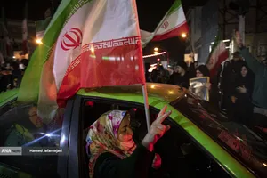 بیعت مردم تهران با حضرت آیت الله سید مجتبی خامنه ای رهبر جدید انقلاب اسلامی ایران - میدان شهدا