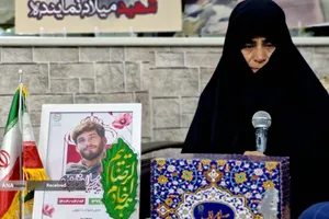 دیدار خادمیاران و یاوران رضوی با خانواده شهید میلاد نماینده