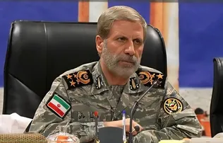 فرمانده کل ارتش: تنگه هرمز تا رعایت حقوق ملت ایران بسته می ماند