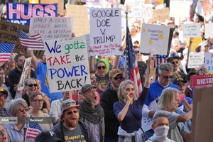 تجمع میلیونی آمریکایی ضد ترامپ با شعار &laquo;پادشاهی ممنوع&raquo;