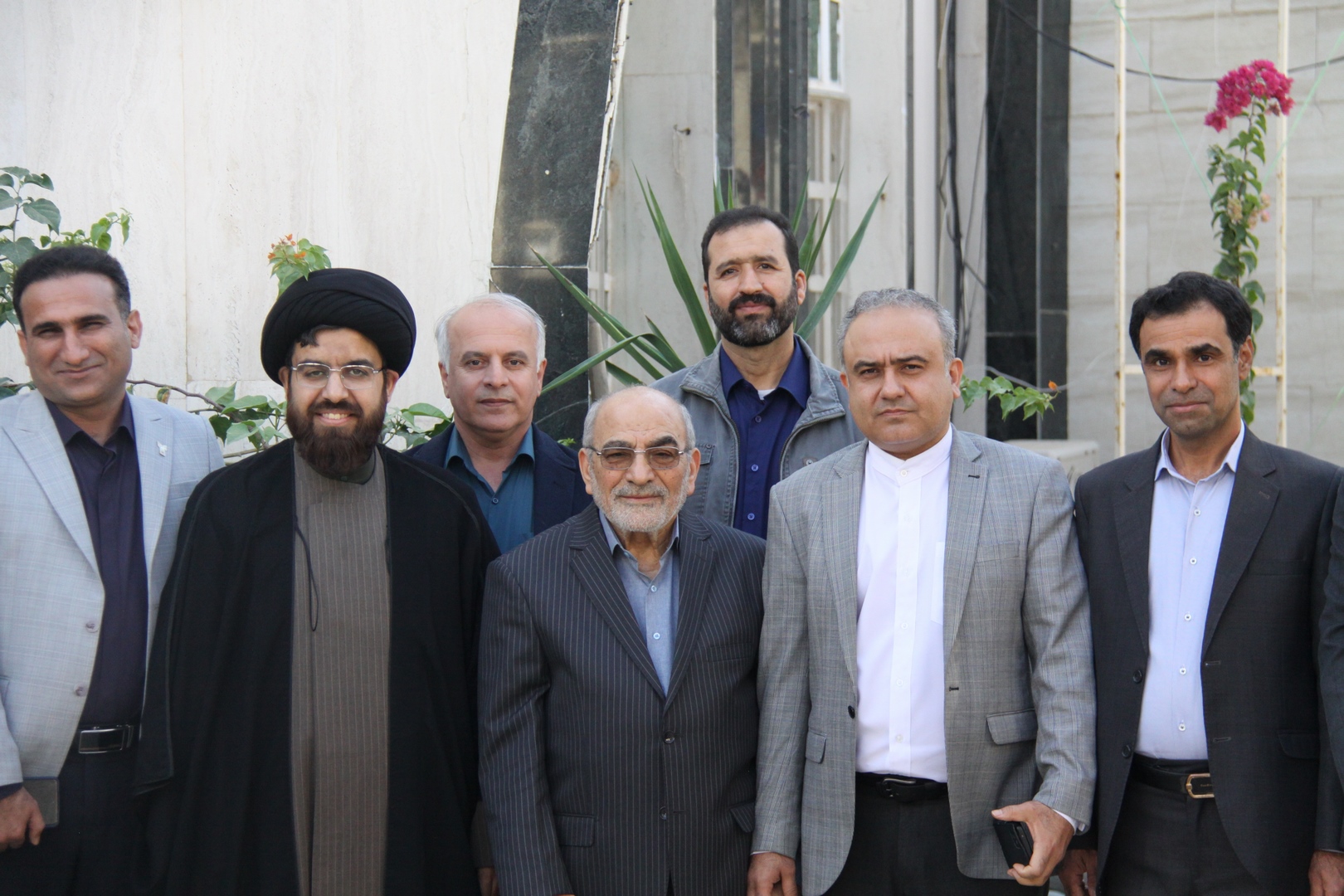 دیدار رئیس و جمعی از کارکنان دانشگاه با پایه‌گذار حرکت نوین دانشگاه آزاد بوشهر