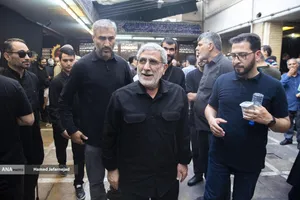 سردار اسماعیل قاآنی فرمانده نیروی قدس سپاه در مراسم گرامیداشت چهلمین روز درگذشت شهید سپهبد محمد باقری (محمد حسین افشردی) و همسر وی ( اشرف افشردی) و دختر این فرمانده عزیز (فرشته افشردی)