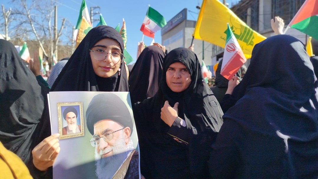 فیلم و عکس| راهپیمایی سراسری در ایران اسلامی؛ مردم با حضور حماسی اقدامات اغتشاشگران مسلح را محکوم کردند فیلم و عکس| راهپیمایی سراسری در ایران اسلامی؛ مردم با حضور حماسی اقدامات اغتشاشگران مسلح را محکوم کردند