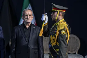 ادای احترام مقامات و مسئولان خارجی به پیکر امام شهید 
