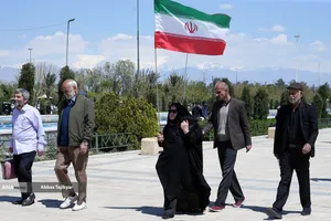 نمازگزاران جمعه در مرقد مطهر امام راحل(ره)