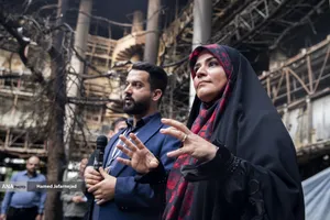 توضیحات سحر امامی مجری تلویزیون در خصوص حمله رژیم صهیونیستی به ساختمان شیشه ای صدا و سیما در بازدید خبرنگاران خارجی از آثار به&zwnj;جامانده از حمله موشکی رژیم صهیونیستی به ساختمان شیشه ای صدا و سیما که در تاریخ ۲۴ تیرماه صورت گرفت