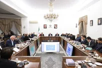 عارف: تولیدکنندگان شیر، قیمت را متعادل کنند