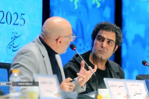 مصطفی تنابنده کارگردان در نشست خبری فیلم سینمایی آبستن