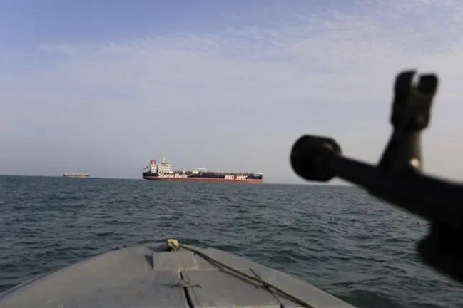 تهدیدات ترامپ ناشی از استیصال است/ تنگه هرمز «اُحد» امروز ایران