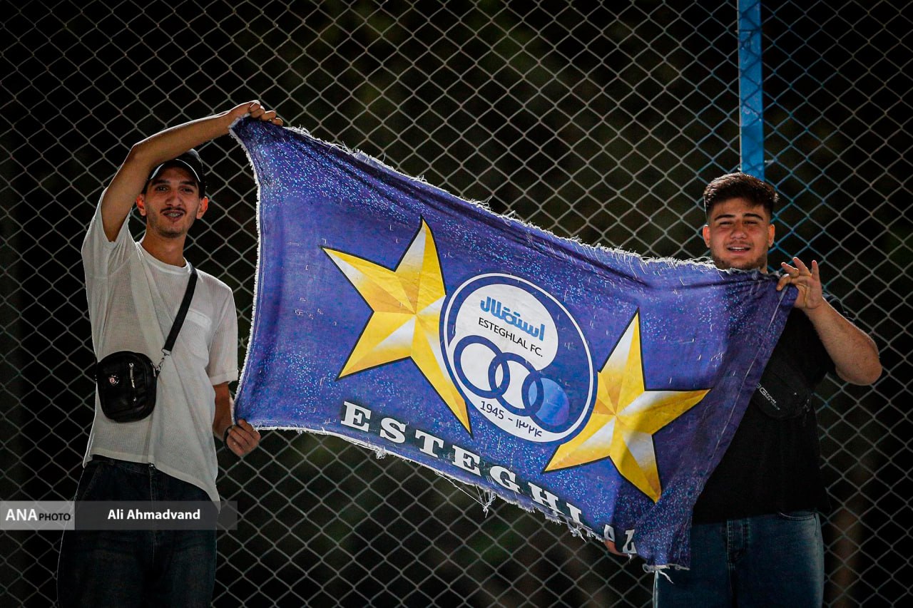 برخورد صمیمی امیری با هاشمیان، هدیه ویژه به سرمربی پرسپولیس و کنایه لک به تلویزیون/یاد و خاطره خواننده فقید زنده نگه داشته شد+تصاویر برخورد صمیمی امیری با هاشمیان، هدیه ویژه به سرمربی پرسپولیس و کنایه لک به تلویزیون/یاد و خاطره خواننده فقید زنده نگه داشته شد+تصاویر