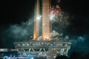 نورافشانی شب ۲۲ بهمن در تهران