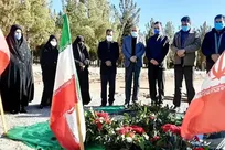 فیلم| سازه گنبد مرقد شهدای گمنام به دانشگاه آزاد زرند رسید
