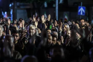 اقامه نماز استغاثه به امام زمان زمان(عج) - چهارراه نبرد خیابان پیروزی