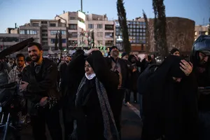  اجتماع مردم تهران در پی خبر شهادت حضرت آیت الله العظمی امام خامنه ای رحمته الله علیه رهبر عظیم الشان انقلاب اسلامی ایران