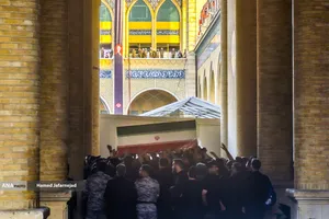 انتقال پیکر مطهرآقای شهید ایران به محل مصلی تهران جهت ادای احترام فرهیختگان و هیأت&zwnj;های دینی و شخصیت&zwnj;های سیاسی و فرهنگی کشورهای جهان