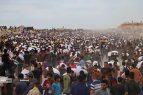 کیلومترها پیاده‌روی برای یافتن غذا