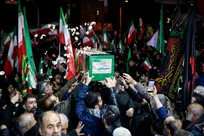 وداع با پیکرهای خانوادگی شهیدان شادکامی در چهارراه نظام‌آباد