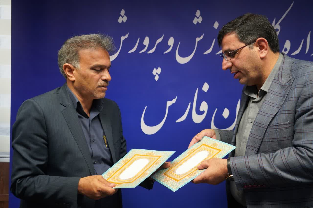 جزئیاتی از تفاهمنامه دانشگاه آزاد و اداره آموزش و پرورش استان فارس؛ تربیت نیروی متخصص با همافزایی مدرسه-دانشگاه جزئیاتی از تفاهمنامه دانشگاه آزاد و اداره آموزش و پرورش استان فارس؛ تربیت نیروی متخصص با همافزایی مدرسه-دانشگاه