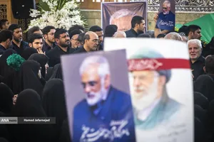 محمدمهدی خیرجو مدیرعامل خبرگزاری آنا و رییس سرای نوآوری دانشگاه آزاد اسلامی در مراسم تشییع و تدفین پیکر مطهر دانشمند هسته&zwnj;ای شهید محمدمهدی طهرانچی رییس دانشگاه آزاد اسلامی و همسر گرانقدرش شهیده مژگان قراویری در حرم حضرت عبدالعظیم حسنی(ع)