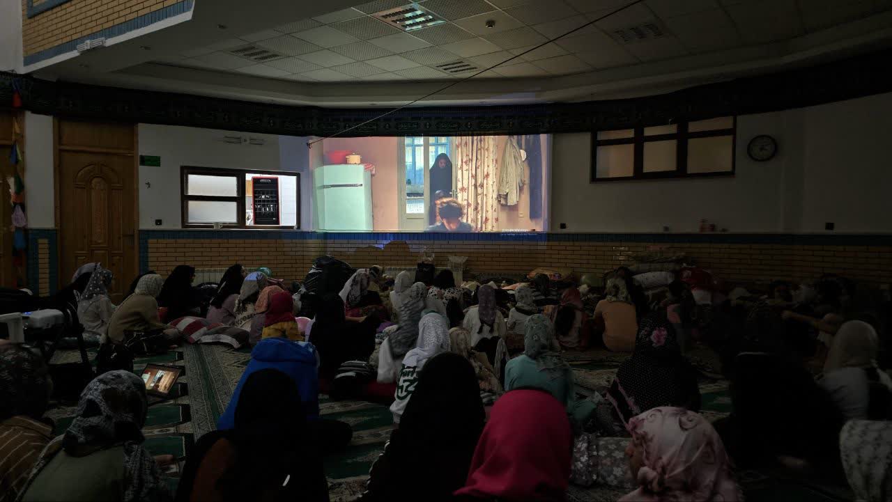 از اعتکاف مادر و فرزندی تا حضور معلمان و شاگردان از اعتکاف مادر و فرزندی تا حضور معلمان و شاگردان