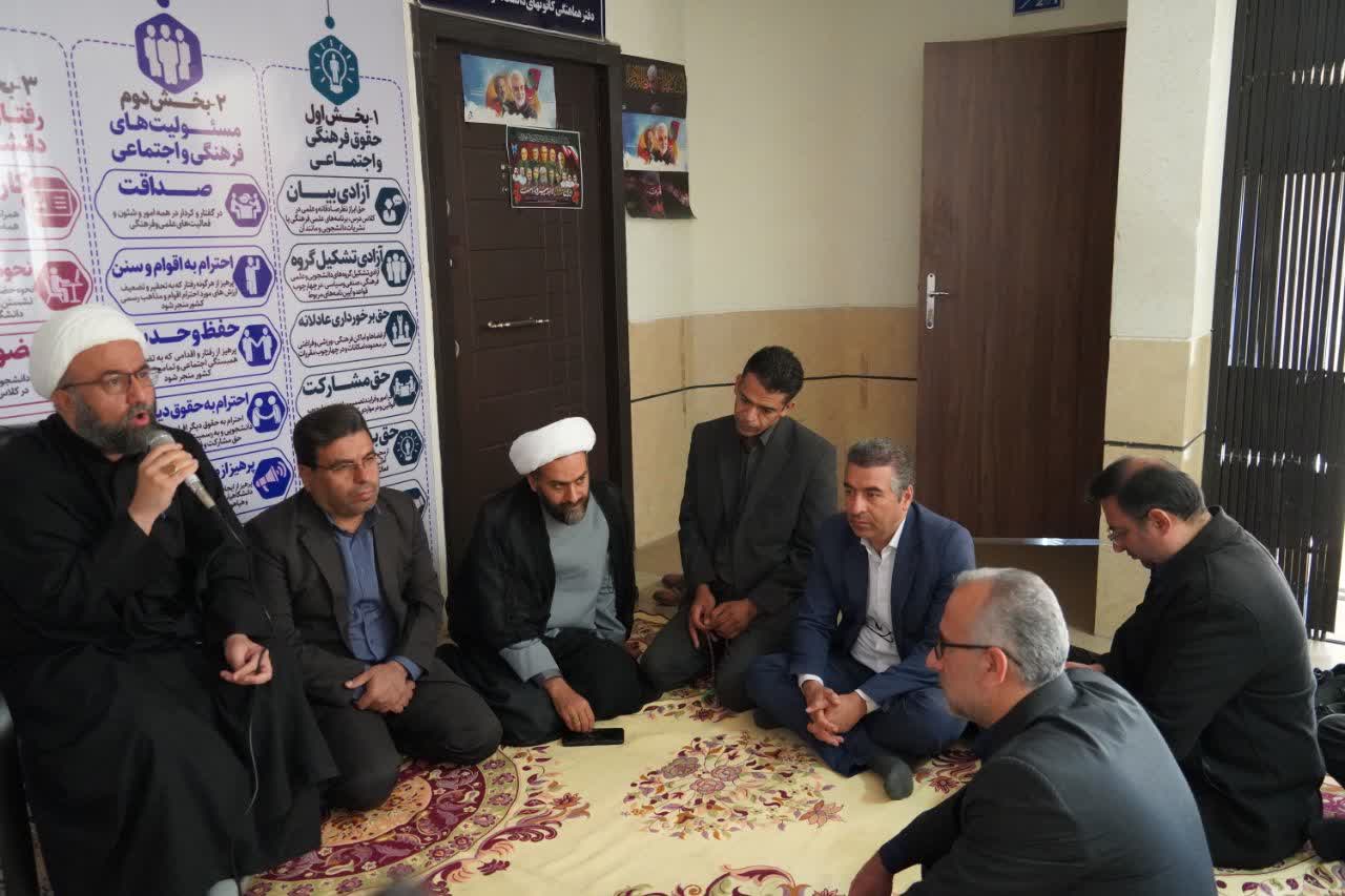 خداوند متعال در این زمان صحنه عاشورا را واضحتر به ما نشان داد؛ خون رهبر شهید امت اسلام را به جوشش آورد خداوند متعال در این زمان صحنه عاشورا را واضحتر به ما نشان داد؛ خون رهبر شهید امت اسلام را به جوشش آورد