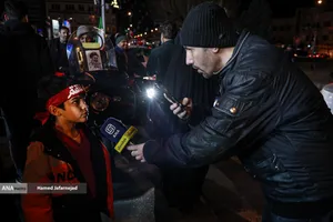 مراسم وداع با شهدای ناوشکن دنا و حمایت از نیروهای مسلح با حضور دکتر بیژن رنجبر و دانشگاهیان دانشگاه آزاد اسلامی استان تهران و اقشار مختلف مردم - میدان فردوسی تهران