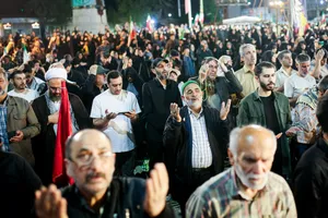  اقامه نماز استغاثه مردم گرگان در مراسم بیعت با مقام معظم رهبری و حمایت از نیروهای مسلح و رزمندگان اسلام 