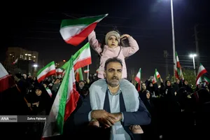 وداع با پیکر شهدای ناوشکن دنا در میدان دریاچه