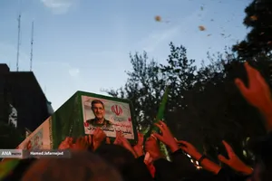 تشییع پیکر مطهر دریابان شهید &laquo;علیرضا تنگسیری&raquo; فرمانده دلاور خلیج فارس و جمعی از شهدای والامقام