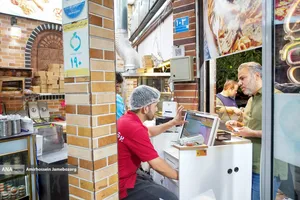 حضور مردم در رستوران ها و غذاخوری ها در شب های تهران 