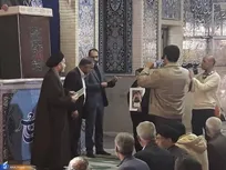 اهدای مدرک افتخاری دانشگاه آزاد به دانشجوی شهید مدافع امنیت