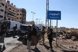 در روزهای اخیر، منطقه جنوب سوریه بار دیگر صحنه یکی از شدیدترین درگیری&zwnj;ها بود، رژیم اشغالگر صهیونیستی نیز با ادعای &laquo;حمایت از اقلیت دروزی&raquo; بیش از 160 حمله هوایی تنها طی 24 ساعت به سوریه انجام داد. رژیم صهیونیستی در این حملات  مواضع حساسی همچون ستادکل ارتش، اطراف کاخ ریاست&zwnj;جمهوری، وزارت دفاع و کاروان&zwnj;های نظامی را در دمشق، سویدا و درعا هدف قرار داد.